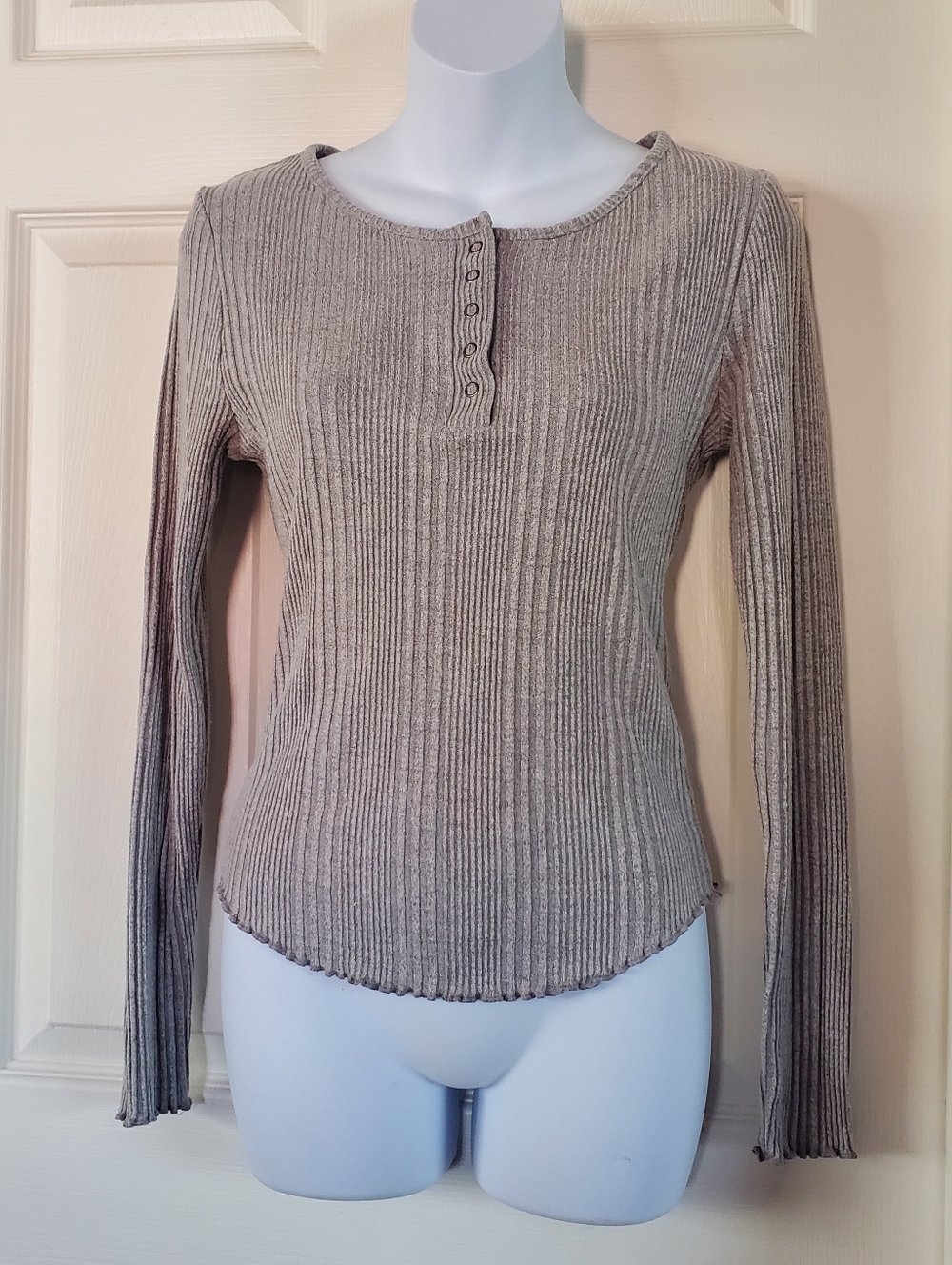 Lucky Brand Y2K Ribbed Top Fitted Long Sleeves Preppy Gray Scalloped Hem Medium